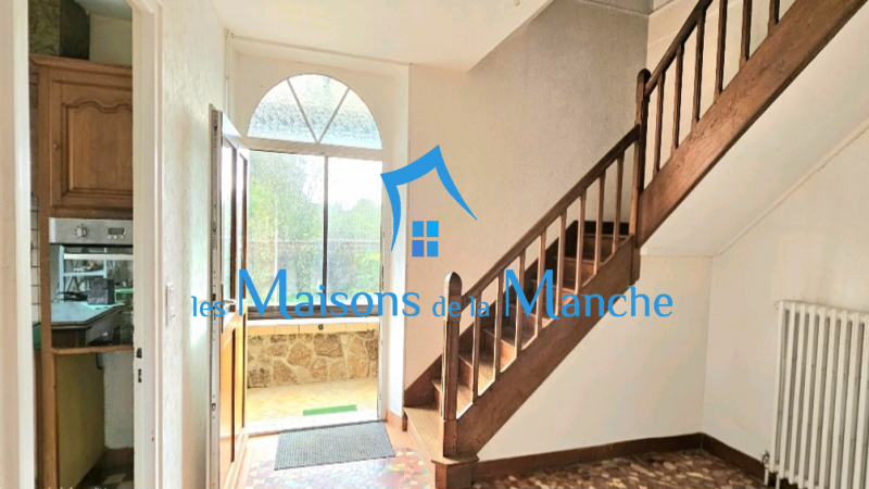 Grande maison en pierre avec grand terrain arboré, aux portes de Saint-Hilaire-du-Harcouët