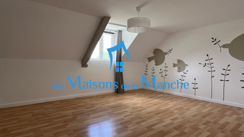 Maison de trois logements indépendants proche Brécey