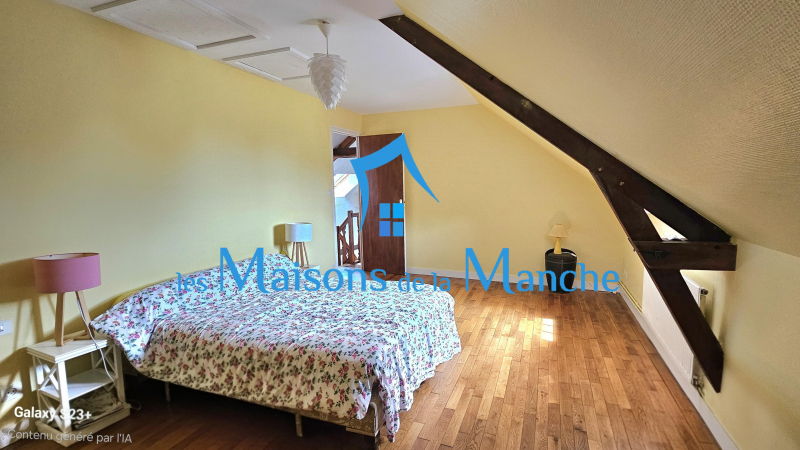 Jolie longère à rafraîchir à Montjoie-Saint-Martin, proche Saint-James