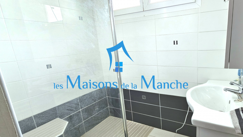 Maison sur sous-sol avec grand terrain arboré - située à Virey - à 5 min de Saint Hilaire du Harcouët