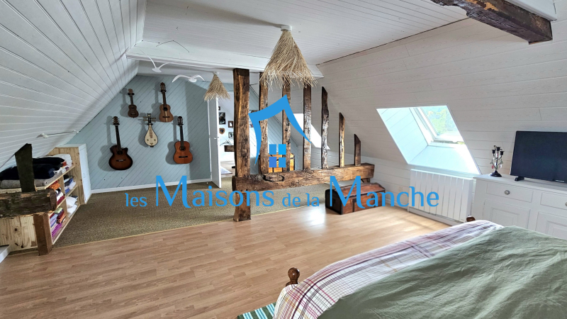 Exclusivité – Maison de 112 m² au Mesnil Adelée avec 2 382 m² de terrain arboré. au calme