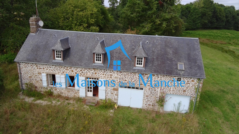 Jolie longère à rafraîchir à Montjoie-Saint-Martin, proche Saint-James