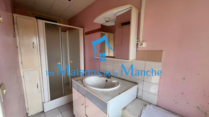 Maison en pierre proche commerces secteur Brécey (50370)