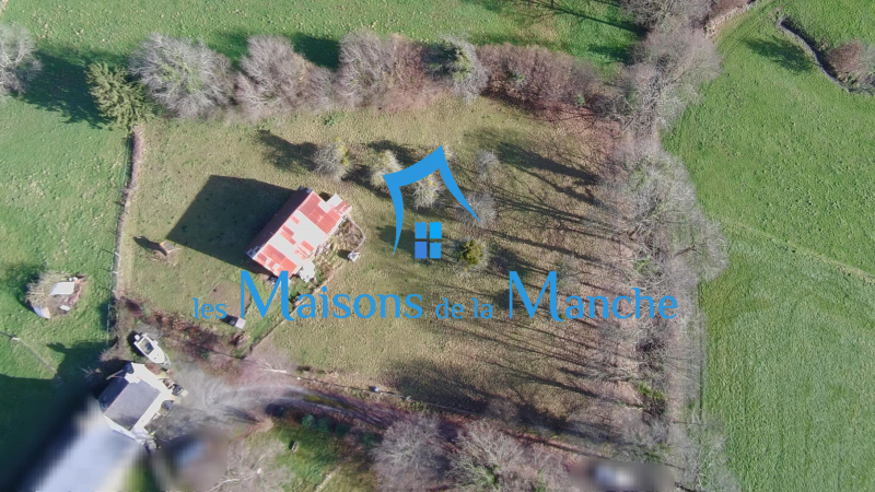 Bâtiment + 3500 m² de terrain