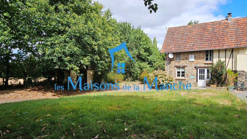 Maison de caractère en pierre avec jardin arboré et ancien four à pain – Brécey
