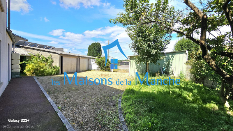 Grande maison de ville en pierre avec garages à St Hilaire du Harcouët