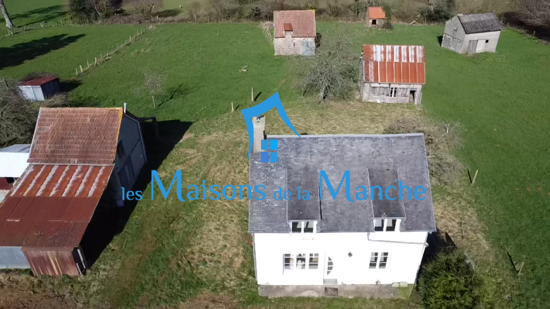 Maison avec 5 bâtiments et terrain 13000m2 proche Brécey 50370