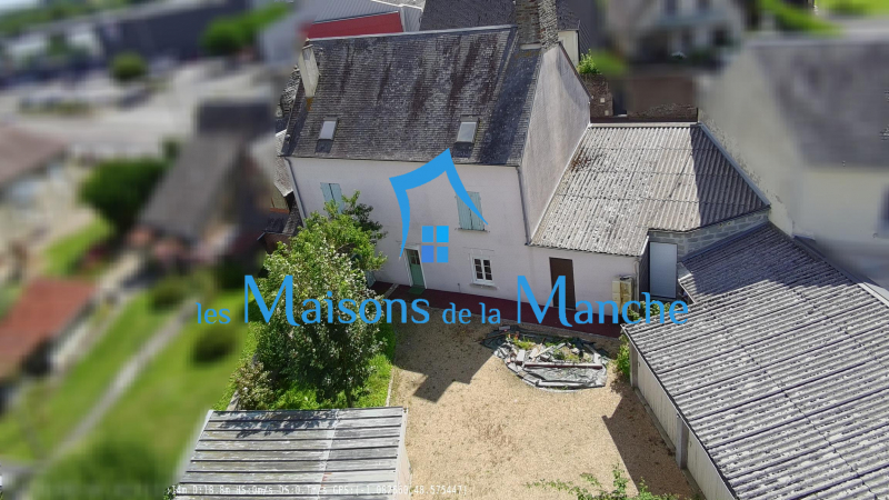 Grande maison de ville en pierre avec garages à St Hilaire du Harcouët