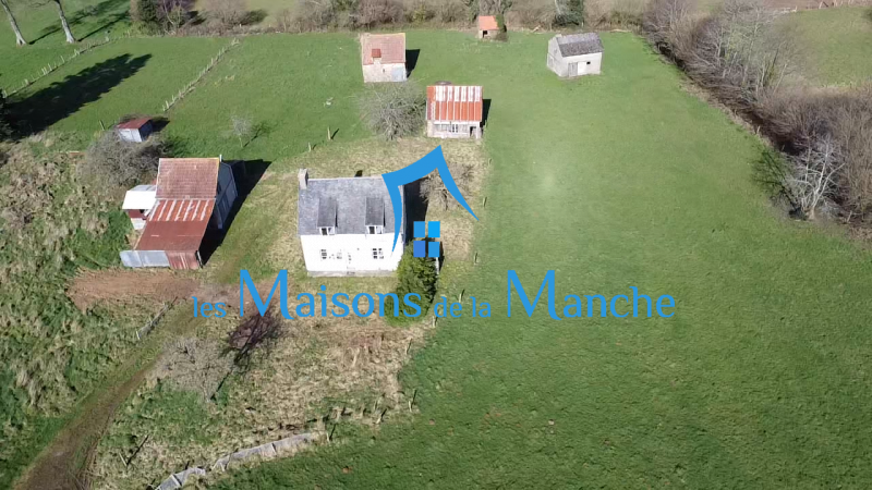 Maison avec 5 bâtiments et terrain 13000m2 proche Brécey 50370