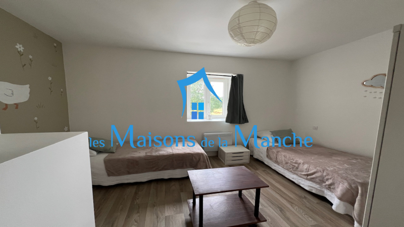 Maison de trois logements indépendants proche Brécey
