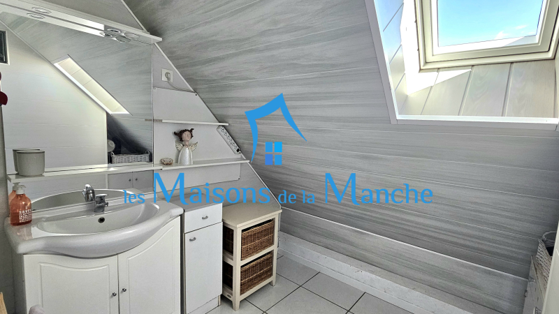 Exclusivité – Maison de 112 m² au Mesnil Adelée avec 2 382 m² de terrain arboré. au calme