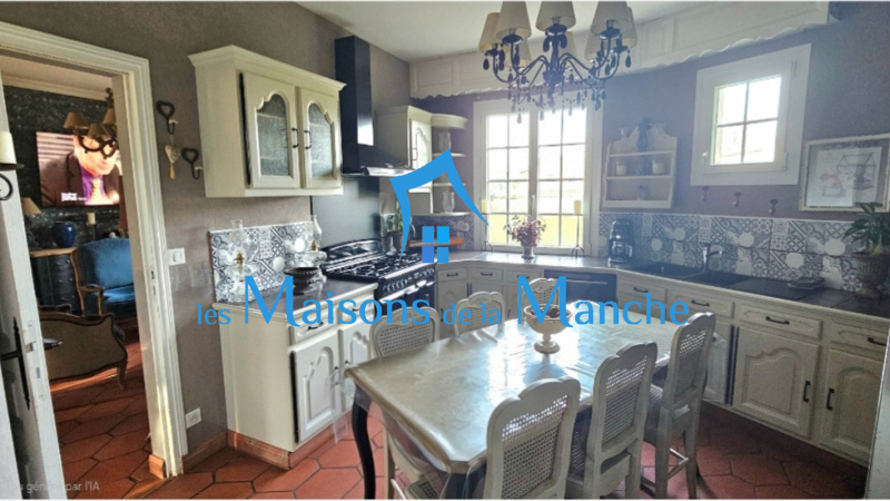 Maison familiale 7 pièces – 171 m² habitables (213 m² exploitable) – Terrain 4 400 m² – Sous-sol complet – Proche Saint Hilaire du Harcouët