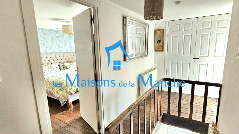 Longère normande avec gîte et appartement à la campagne – Proche Brécey – Calme & terrain arboré de près de 2700 m²