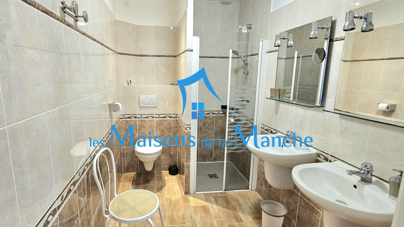 Propriété de caractère avec gîte à Saint Jean le Thomas - Fort potentiel locatif à moins de 10 minutes de la plage