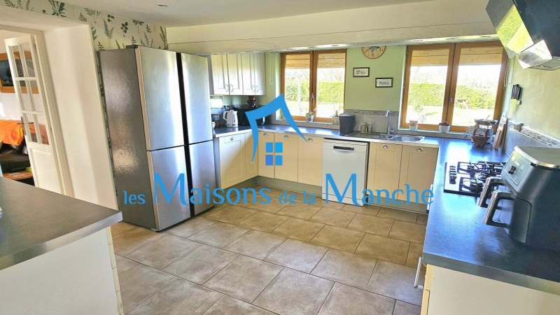 Longère normande avec gîte et appartement à la campagne – Proche Brécey – Calme & terrain arboré de près de 2700 m²