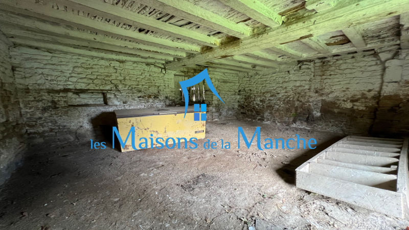 Bâtiment en pierre couvert en ardoise