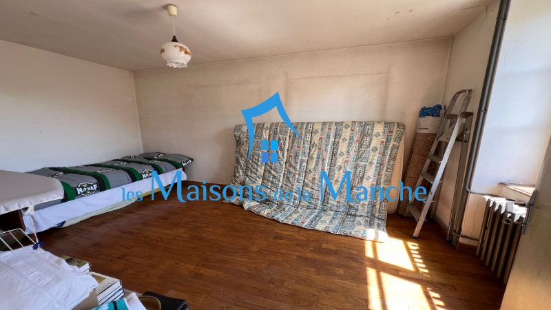 Maison 120m2 + bâtiment annexe 164m2 secteur Saint James (50240)