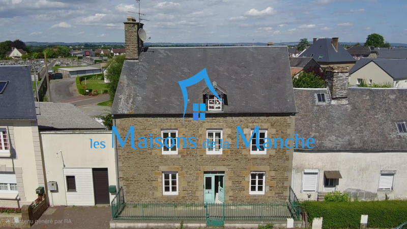 Grande maison de ville en pierre avec garages à St Hilaire du Harcouët