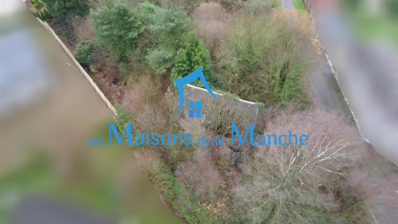 Bâtiment en pierre de 86 m² à rénover, sur terrain de 1986 m² secteur Brécey