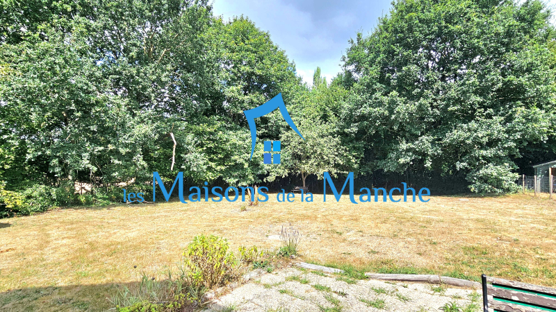 Maison de caractère en pierre avec jardin arboré et ancien four à pain – Brécey