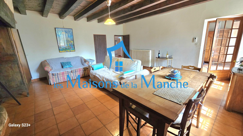 Jolie longère à rafraîchir à Montjoie-Saint-Martin, proche Saint-James