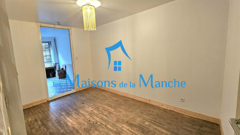 Maison de ville cosy en centre bourg de 105 m²- 3 niveaux- Idéal projet locatif ou mixte - avec cour privative