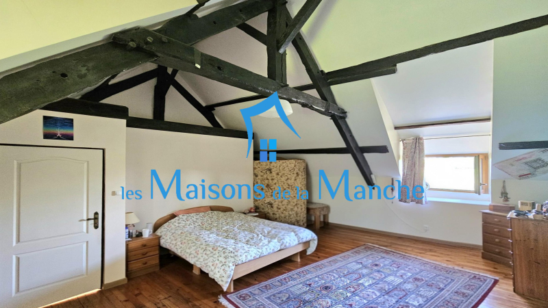 Magnifique maison normande en pierre avec dépendances sur un terrain arboré de plus de 8 000 m²