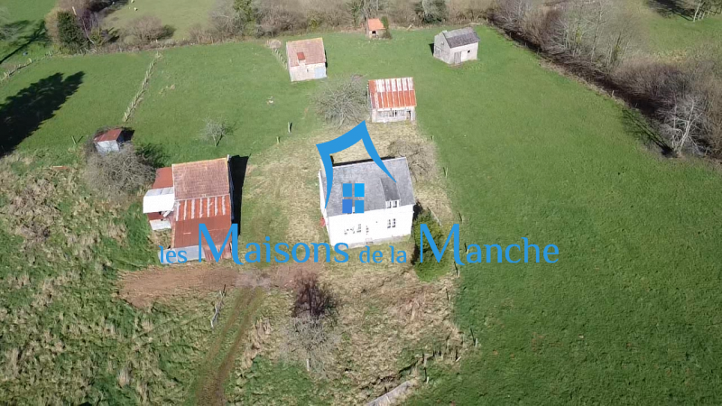 Maison avec 5 bâtiments et terrain 13000m2 proche Brécey 50370