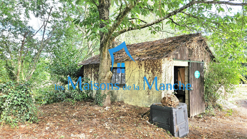 Maison de caractère en pierre avec jardin arboré et ancien four à pain – Brécey