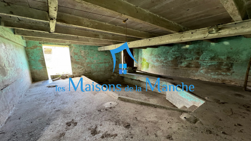 Bâtiment en pierre avec 1500 m²