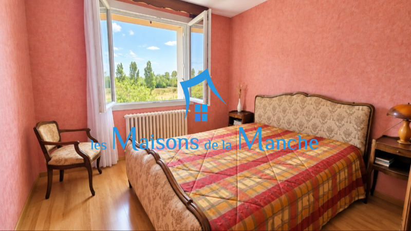 Maison avec 2 chambres sur sous-sol complet avec terrain de 1 187 m² et vue sur la campagne à Poilley