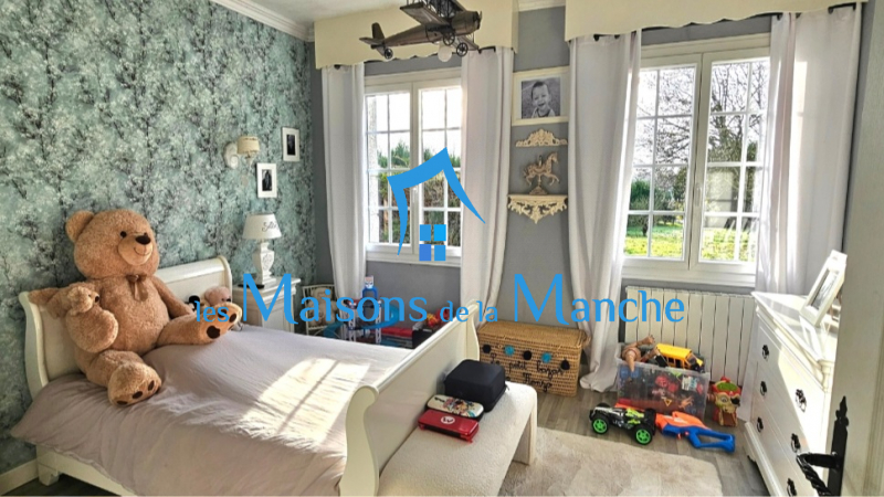 Maison familiale 7 pièces – 171 m² habitables (213 m² exploitable) – Terrain 4 400 m² – Sous-sol complet – Proche Saint Hilaire du Harcouët