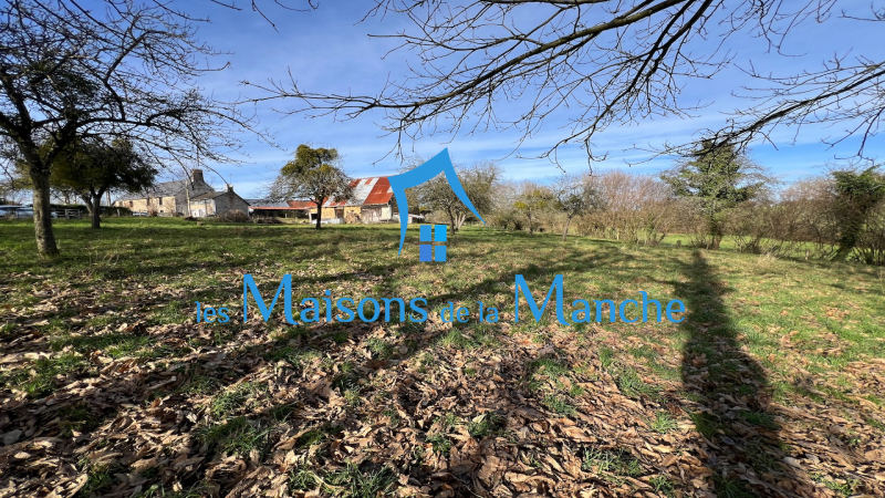 Bâtiment + 3500 m² de terrain