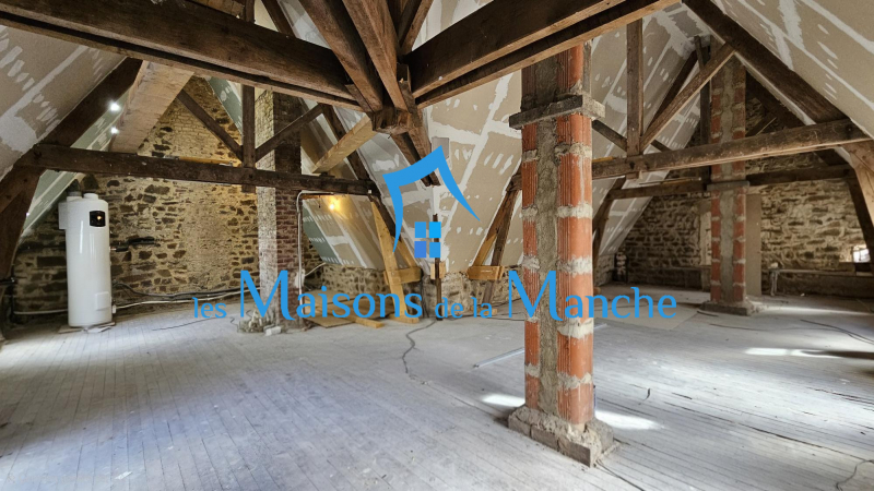 Ancien hôtel à fort potentiel - Idéal investissement locatif - Chérencé-le-Roussel