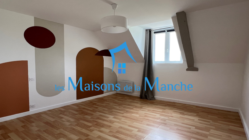 Maison de trois logements indépendants proche Brécey