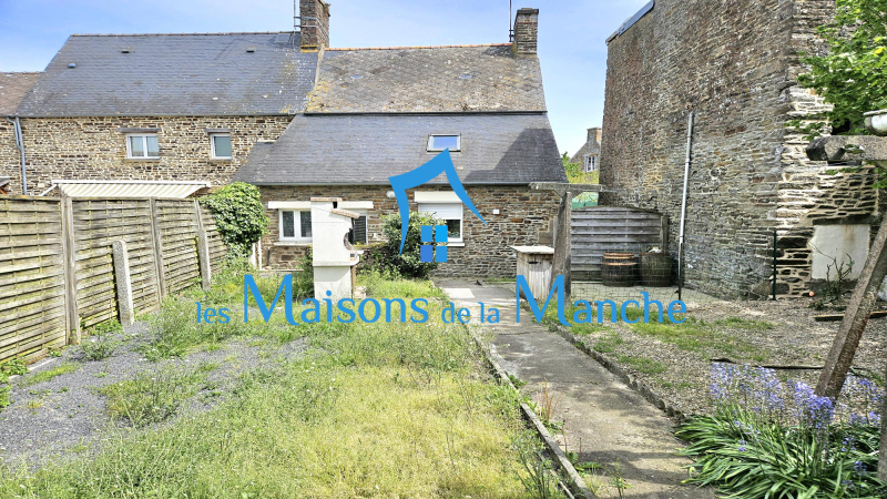 Maison de bourg en pierre + grand garage
