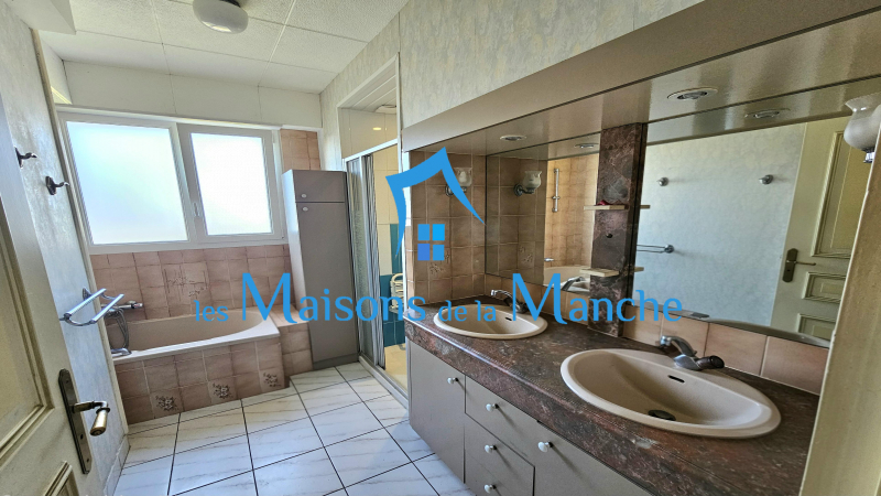 Maison familiale et lumineuse avec jardin, terrasse et sous-sol - Ponts 50300