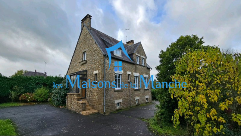 Grande maison en pierre avec grand terrain arboré, aux portes de Saint-Hilaire-du-Harcouët