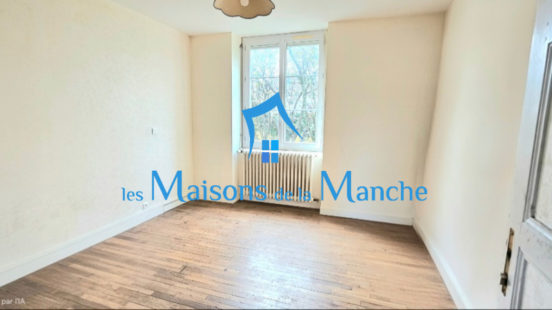 Grande maison en pierre avec grand terrain arboré, aux portes de Saint-Hilaire-du-Harcouët