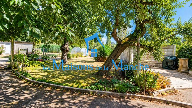 Maison avec 2 chambres sur sous-sol complet avec terrain de 1 187 m² et vue sur la campagne à Poilley
