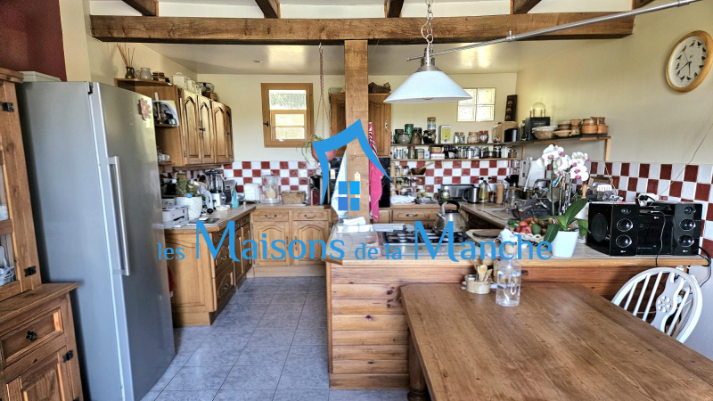 Magnifique maison normande en pierre avec dépendances sur un terrain arboré de plus de 8 000 m²