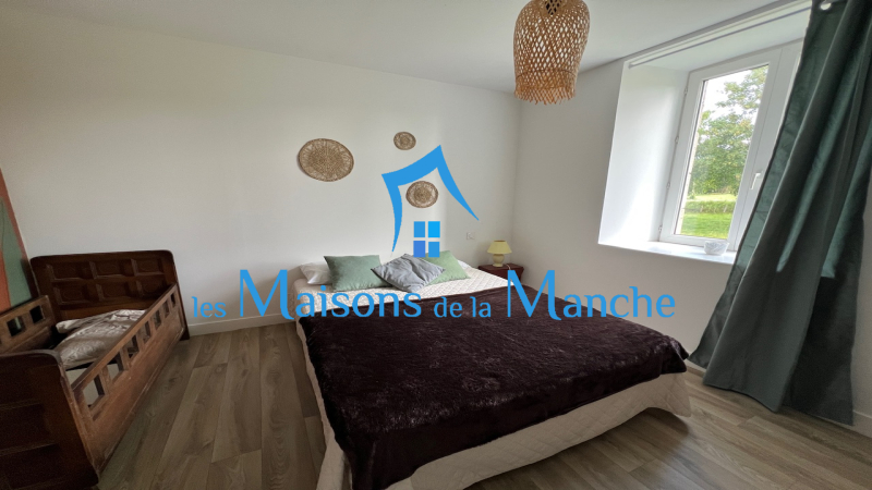Maison de trois logements indépendants proche Brécey