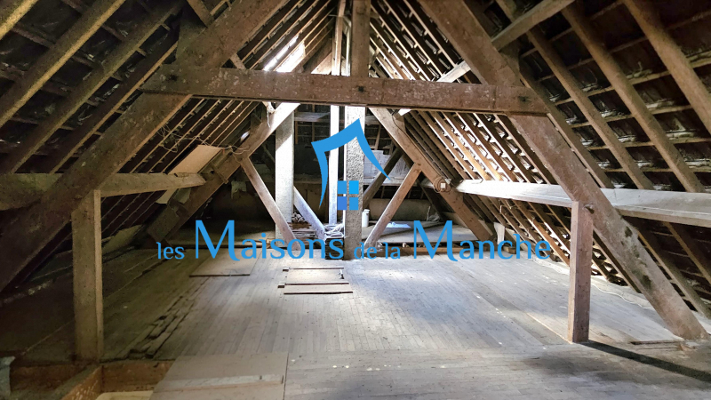 Maison sur sous-sol avec grand terrain arboré - située à Virey - à 5 min de Saint Hilaire du Harcouët