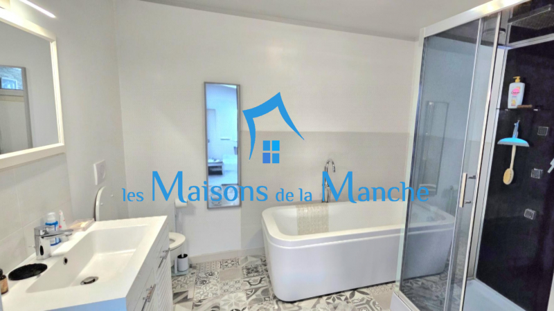 Propriété de caractère avec gîte à Saint Jean le Thomas - Fort potentiel locatif à moins de 10 minutes de la plage