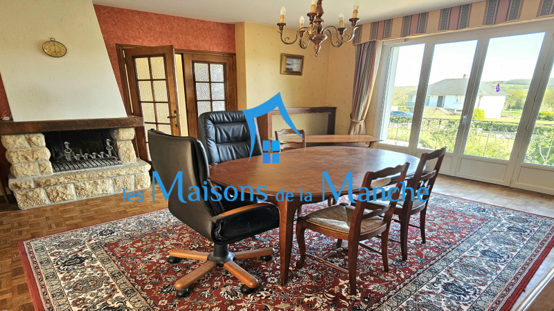 Maison familiale et lumineuse avec jardin, terrasse et sous-sol - Ponts 50300