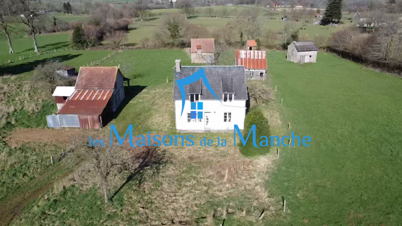 Maison avec 5 bâtiments et terrain 13000m2 proche Brécey 50370