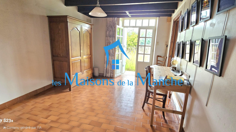 Jolie longère à rafraîchir à Montjoie-Saint-Martin, proche Saint-James