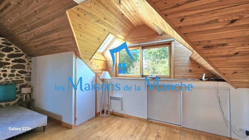 Jolie longère à rafraîchir à Montjoie-Saint-Martin, proche Saint-James