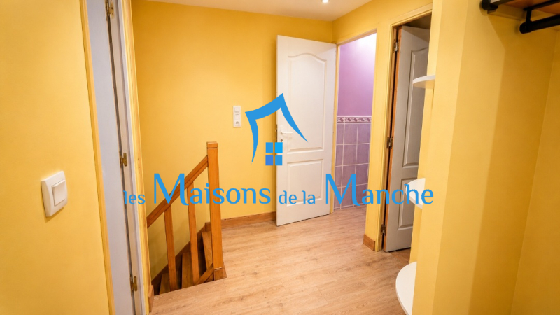 Maison de caractère en pierre avec terrasse, cour intime et ancien local commercial : un bien aux multiples possibilités !
