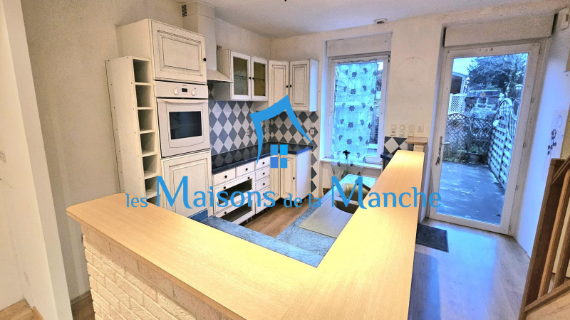 Maison de ville cosy en centre bourg de 105 m²- 3 niveaux- Idéal projet locatif ou mixte - avec cour privative